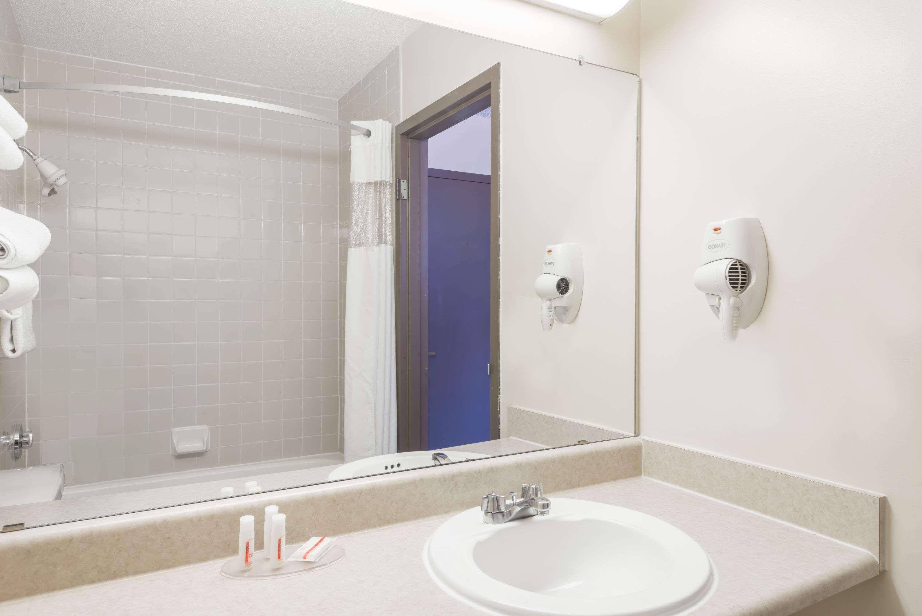 Ramada By Wyndham Watertown Thousand Exterior foto